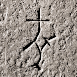 Schloss und Schlossgarten Schwetzingen - Schloss - Mittelbau - Von innen - Erdgeschoss, Nordseite - Besucherzentrum / ehemaliger Hochkeller - 3. Gurtbogen von Osten - Blick auf das 6. Steinmetzzeichen (von Süden und von unten aus gezählt) (Raum: Länge x Breite: ca. 16 x 6 Meter, Höhe (bis Schlussstein): ca. 3,5 Meter; 4 Joche, 3 Gurtbögen, 3 Kreuzrippengewölbe, ein Kreuzgratgewölbe im Osten; Nordwand: 2 Fenster, 2 vermauerte Öffnungen, Standerker: 1 kleines Fenster, Südwand: 3 Türen, Westwand: verschlossene Durchgangstür) (Mittelbau: Länge Westseite ca. 45 Meter, Breite Süd-/Nordseite ca. 38 Meter; Wiederaufbau / Erweiterung: 1698-1717; Architekt: Johann Adam Breunig) (aufgenommen im November 2025, am Nachmittag) Schloss und Schlossgarten Schwetzingen - Schloss - Mittelbau - Von innen - Erdgeschoss, Nordseite - Besucherzentrum / ehemaliger Hochkeller - 3. Gurtbogen von Osten - Blick auf das 6. Steinmetzzeichen (von Süden und von unten aus gezählt) (Raum: Länge x Breite: ca. 16 x 6 Meter, Höhe (bis Schlussstein): ca. 3,5 Meter; 4 Joche, 3 Gurtbögen, 3 Kreuzrippengewölbe, ein Kreuzgratgewölbe im Osten; Nordwand: 2 Fenster, 2 vermauerte Öffnungen, Standerker: 1 kleines Fenster, Südwand: 3 Türen, Westwand: verschlossene Durchgangstür) (Mittelbau: Länge Westseite ca. 45 Meter, Breite Süd-/Nordseite ca. 38 Meter; Wiederaufbau / Erweiterung: 1698-1717; Architekt: Johann Adam Breunig) (aufgenommen im November 2025, am Nachmittag)