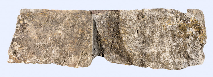 Schloss und Schlossgarten Schwetzingen - Depot - Rückseite des Bruchstücks eines Epitaphs; Inschrift "Anno Domini ..." (Zugehörigkeit: unklar; Datierung: wohl Ende Mittelalter/Beginn Neuzeit) (aufgenommen im November 2025, am späten Vormittag) Schloss und Schlossgarten Schwetzingen - Depot - Rückseite des Bruchstücks eines Epitaphs; Inschrift "Anno Domini ..." (Zugehörigkeit: unklar; Datierung: wohl Ende Mittelalter/Beginn Neuzeit) (aufgenommen im November 2025, am späten Vormittag)