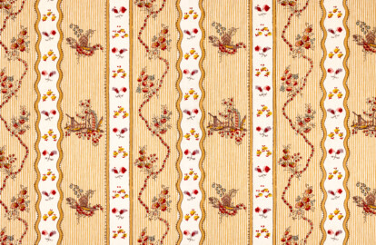 Schloss und Schlossgarten Schwetzingen - Schloss - Mittelbau - Von innen - 1. Obergeschoss - Appartment des Kurfürsten - Arbeitskabinett - Westwand - Ausschnitt aus der Stofftapete mit persischem Muster ("Dessin Perse") mit Blumendekor (Nachwebung nach erhaltenem originalem Tapetenrest) (aufgenommen im Februar 2026, am späten Vormittag) Schloss und Schlossgarten Schwetzingen - Schloss - Mittelbau - Von innen - 1. Obergeschoss - Appartment des Kurfürsten - Arbeitskabinett - Westwand - Ausschnitt aus der Stofftapete mit persischem Muster ("Dessin Perse") mit Blumendekor (Nachwebung nach erhaltenem originalem Tapetenrest) (aufgenommen im Februar 2026, am späten Vormittag)