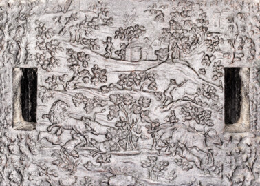 Schloss und Schlossgarten Schwetzingen - Schloss - Mittelbau - Von innen - 1. Obergeschoss - Appartment des Kurfürsten - Kabinett - Nordwest-Ecke - Kamin - Ausschnitt aus der Kaminplatte  (aufgenommen im Februar 2026, am Nachmittag)