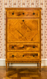 Schloss und Schlossgarten Schwetzingen - Schloss - Mittelbau - Von innen - 1. Obergeschoss - Appartment des Kurfürsten - Arbeitskabinett - Ostwand - Von Westen - Blick auf einen barocken Sekretär (aufgenommen im Februar 2026, am frühen Nachmittag) Schloss und Schlossgarten Schwetzingen - Schloss - Mittelbau - Von innen - 1. Obergeschoss - Appartment des Kurfürsten - Arbeitskabinett - Ostwand - Von Westen - Blick auf einen barocken Sekretär (aufgenommen im Februar 2026, am frühen Nachmittag)