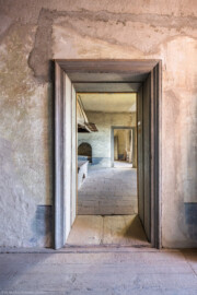 Schloss und Schlossgarten Schwetzingen - Schloss - Mittelbau - Von innen - 3. Obergeschoss - Westlicher Gang - Von Westen - Blick vom Gang beim Raum 237 nach Osten in den Raum 231 (die Küche) und dann in den Raum 230 (aufgenommen im März 2026, am Nachmittag) Schloss und Schlossgarten Schwetzingen - Schloss - Mittelbau - Von innen - 3. Obergeschoss - Westlicher Gang - Von Westen - Blick vom Gang beim Raum 237 nach Osten in den Raum 231 (die Küche) und dann in den Raum 230 (aufgenommen im März 2026, am Nachmittag)