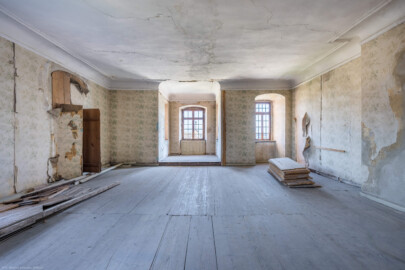 Schloss und Schlossgarten Schwetzingen - Schloss - Mittelbau - Von innen - 3. Obergeschoss - Nördliche Räume - Raum 248 - Von Westen - Blick von der Tür zum Raum 247 nach Osten in den Raum und in den Erker (aufgenommen im März 2026, am frühen Nachmittag) Schloss und Schlossgarten Schwetzingen - Schloss - Mittelbau - Von innen - 3. Obergeschoss - Nördliche Räume - Raum 248 - Von Westen - Blick von der Tür zum Raum 247 nach Osten in den Raum und in den Erker (aufgenommen im März 2026, am frühen Nachmittag)