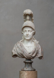 Schloss und Schlossgarten Schwetzingen - Büste: Kurfürstin Elisabeth Augusta von der Pfalz als Minerva, um 1760/1765 (Bildhauer: Peter Anton von Verschaffelt (1710-1793); Bildnachweis: Bayerisches Nationalmuseum, https://www.bayerisches-nationalmuseum.de/sammlung/00033511, CC BY-NC-ND 4.0) Schloss und Schlossgarten Schwetzingen - Büste: Kurfürstin Elisabeth Augusta von der Pfalz als Minerva, um 1760/1765 (Bildhauer: Peter Anton von Verschaffelt (1710-1793); Bildnachweis: Bayerisches Nationalmuseum, https://www.bayerisches-nationalmuseum.de/sammlung/00033511, CC BY-NC-ND 4.0)
