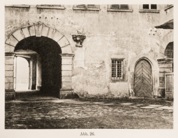 Schloss und Schlossgarten Schwetzingen - Abb. 26: "Tür und Fenster zum Raum Nr. 47. Phot." des Buches "Heinrich Gropp: Das Schwetzinger Schloß zu Anfang des 18. Jahrhunderts – Dissertation – 1930" (Reproduktion durch Dr. Manfred Schneider, August 2023) Schloss und Schlossgarten Schwetzingen - Abb. 26: "Tür und Fenster zum Raum Nr. 47. Phot." des Buches "Heinrich Gropp: Das Schwetzinger Schloß zu Anfang des 18. Jahrhunderts – Dissertation – 1930" (Reproduktion durch Dr. Manfred Schneider, August 2023)
