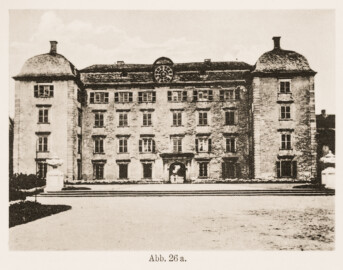 Schloss und Schlossgarten Schwetzingen - Abb. 26a: "Westbau. Phot." des Buches "Heinrich Gropp: Das Schwetzinger Schloß zu Anfang des 18. Jahrhunderts – Dissertation – 1930" (Reproduktion durch Dr. Manfred Schneider, August 2023) Schloss und Schlossgarten Schwetzingen - Abb. 26a: "Westbau. Phot." des Buches "Heinrich Gropp: Das Schwetzinger Schloß zu Anfang des 18. Jahrhunderts – Dissertation – 1930" (Reproduktion durch Dr. Manfred Schneider, August 2023)