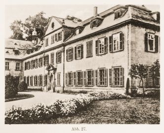 Schloss und Schlossgarten Schwetzingen - Abb. 27: "Ansicht des nördlichen Ehrenhofflügels. Phot." des Buches "Heinrich Gropp: Das Schwetzinger Schloß zu Anfang des 18. Jahrhunderts – Dissertation – 1930" (Reproduktion durch Dr. Manfred Schneider, August 2023) Schloss und Schlossgarten Schwetzingen - Abb. 27: "Ansicht des nördlichen Ehrenhofflügels. Phot." des Buches "Heinrich Gropp: Das Schwetzinger Schloß zu Anfang des 18. Jahrhunderts – Dissertation – 1930" (Reproduktion durch Dr. Manfred Schneider, August 2023)