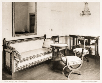 Schloss und Schlossgarten Schwetzingen - Tafel 23 - "Sitzmöbel mit gestickten Bezügen aus Schwetzingen" des Buchs "Ferdinand Luthmer: Bürgerliche Möbel aus dem ersten Drittel des 19. Jh. mit einigen Beispielen aus Staatsgemächern fürstlicher Schlösser; neue Folge – 1908" (Bildnachweis: Bauhaus-Universität Weimar, Digitale Sammlungen, https://nbn-resolving.org/urn:nbn:de:gbv:wim2-g-2678994, gemeinfrei) Schloss und Schlossgarten Schwetzingen - Tafel 23 - "Sitzmöbel mit gestickten Bezügen aus Schwetzingen" des Buchs "Ferdinand Luthmer: Bürgerliche Möbel aus dem ersten Drittel des 19. Jh. mit einigen Beispielen aus Staatsgemächern fürstlicher Schlösser; neue Folge – 1908" (Bildnachweis: Bauhaus-Universität Weimar, Digitale Sammlungen, https://nbn-resolving.org/urn:nbn:de:gbv:wim2-g-2678994, gemeinfrei)