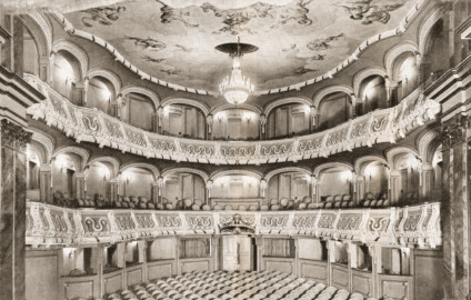 Schloss und Schlossgarten Schwetzingen - Schlosstheater - Zuschauerraum - Fotograf: W. Schultz, Mannheim (Bildnachweis: Abb. 15 auf Seite 24/25 des Buchs "Hans Möhrle: Das Schwetzinger Schloß-Theater – 1938") Schloss und Schlossgarten Schwetzingen - Schlosstheater - Zuschauerraum - Fotograf: W. Schultz, Mannheim (Bildnachweis: Abb. 15 auf Seite 24/25 des Buchs "Hans Möhrle: Das Schwetzinger Schloß-Theater – 1938")