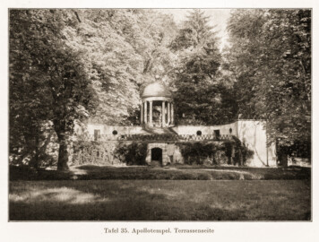Schloss und Schlossgarten Schwetzingen - Apollotempel. Terrassenseite (Bildnachweis: Tafel 35 aus "Max Schmechel: Nicolaus von Pigage’s Schwetzinger Entwürfe und Bauten - Dissertation – 1923"; Reproduktion durch Dr. Manfred Schneider, August 2023) Schloss und Schlossgarten Schwetzingen - Apollotempel. Terrassenseite (Bildnachweis: Tafel 35 aus "Max Schmechel: Nicolaus von Pigage’s Schwetzinger Entwürfe und Bauten - Dissertation – 1923"; Reproduktion durch Dr. Manfred Schneider, August 2023)