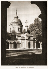 Schloss und Schlossgarten Schwetzingen - Mittelteil der Moschee (Bildnachweis: Tafel 46 aus "Max Schmechel: Nicolaus von Pigage’s Schwetzinger Entwürfe und Bauten - Dissertation – 1923"; Reproduktion durch Dr. Manfred Schneider, August 2023) Schloss und Schlossgarten Schwetzingen - Mittelteil der Moschee (Bildnachweis: Tafel 46 aus "Max Schmechel: Nicolaus von Pigage’s Schwetzinger Entwürfe und Bauten - Dissertation – 1923"; Reproduktion durch Dr. Manfred Schneider, August 2023)