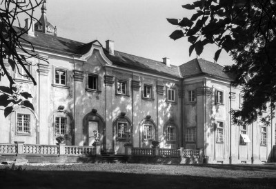 Schloss Bruchsal - Bildarchiv Artur Hassler - Südliche Orangerie - Juli 1975 (Bildnachweis: Artur Hassler (1908-1976); mit freundlicher Überlassung von Dr. Michael Hassler, Bruchsal; Bild bearbeitet von Dr. Manfred Schneider) Schloss Bruchsal - Bildarchiv Artur Hassler - Südliche Orangerie - Juli 1975 (Bildnachweis: Artur Hassler (1908-1976); mit freundlicher Überlassung von Dr. Michael Hassler, Bruchsal; Bild bearbeitet von Dr. Manfred Schneider)