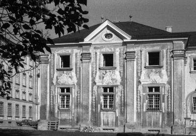 Schloss Bruchsal - Bildarchiv Artur Hassler - Südliche Orangerie - Juli 1975 (Bildnachweis: Artur Hassler (1908-1976); mit freundlicher Überlassung von Dr. Michael Hassler, Bruchsal; Bild bearbeitet von Dr. Manfred Schneider) Schloss Bruchsal - Bildarchiv Artur Hassler - Südliche Orangerie - Juli 1975 (Bildnachweis: Artur Hassler (1908-1976); mit freundlicher Überlassung von Dr. Michael Hassler, Bruchsal; Bild bearbeitet von Dr. Manfred Schneider)