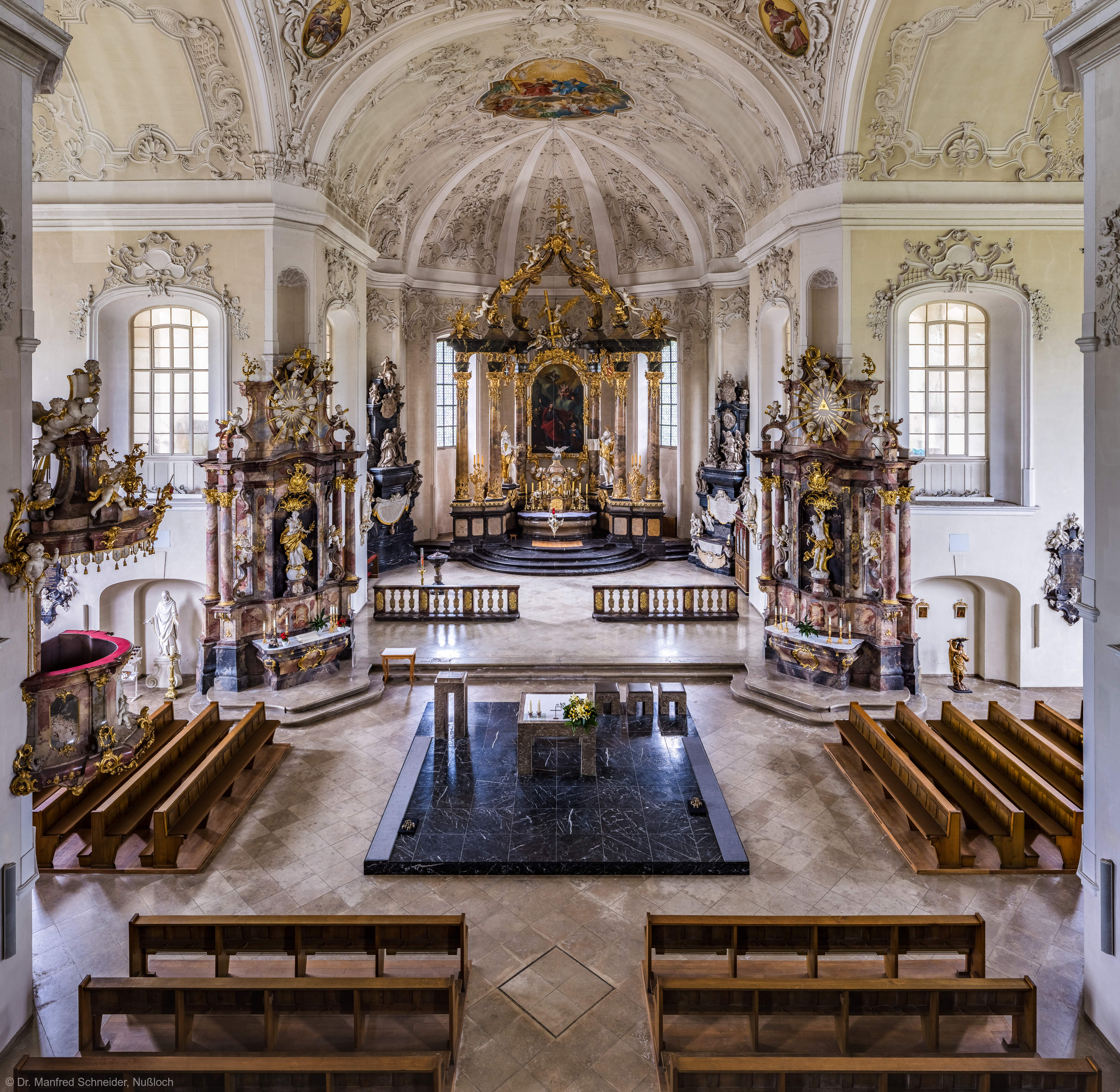 Bruchsal - Peterskirche / St. Peter - Von Innen / Von Norden - Blick von der Orgelempore in die Vierung und das südliche Längsschiff (aufgenommen im Mai 2019, am frühen Nachmittag)