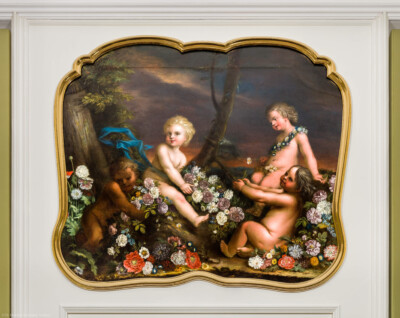 Schloss Bruchsal - Hauptbau / Corps de Logis - Beletage - Schlafzimmer (Markgräfin Amalie) - Südwand - Blick auf die südliche Supraporte "Kinder mit Blumen" (vermutlich gemalt von Johannes Zick, um 1756-1758; Inv.Nr. G 766) (aufgenommen im Februar 2020, am Nachmittag)