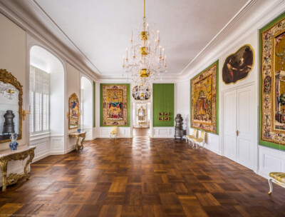 Schloss Bruchsal - Hauptbau / Corps de Logis - Von innen - Beletage - Jagdzimmer - Von Süden - Blick vom Durchgang zum Marmorsaal nach Norden in das Jagdzimmer und das Musikzimmer (aufgenommen im Oktober 2020, am frühen Nachmittag)