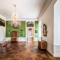Schloss Bruchsal - Hauptbau / Corps de Logis - Von innen - Beletage - Galeriezimmer - Von Süden - Blick vom Blauen Zimmer nach Norden in das Galeriezimmer und das Winterspeisezimmer (aufgenommen im November 2020, um die Mittagszeit)