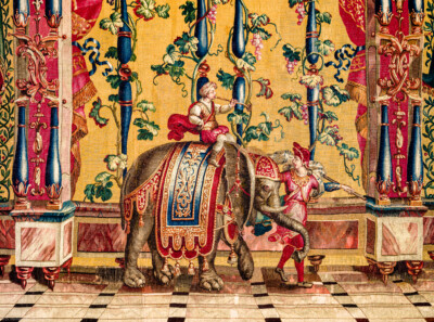 Schloss Bruchsal - Hauptbau / Corps de Logis - Von innen - Beletage - Jagdzimmer - Südliche Wand, rechte Seite - Ausschnitt aus der Tapisserie "Elefantentreiber" aus der "Groteskenserie" (Inv.Nr. G 106; Höhe x Breite 337 cm x 358 cm; hergestellt in der Werkstatt von Philippe Behagle (Vater oder Sohn) in Beauvais zwischen 1685 und 1719; Entwürfe von Jean-Baptiste Monnoyer, Guy-Louis de Vernansal, Jean-Baptiste B(e)lin de Fontenay; restauriert 1960 und nach 2007) (aufgenommen im März 2021, um die Mittagszeit)