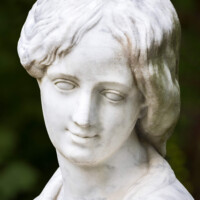 Schloss und Schlossgarten Schwetzingen - Garten - Nördliche Angloise - Galateabrunnen - Von Osten - Blick auf den Kopf der Galatea, einer Nymphe der griechischen Mythologie (Bildhauer: Gabriel Grupello (1644-1730), Datierung: um 1715) (aufgenommen im Juli 2024, am Vormittag)