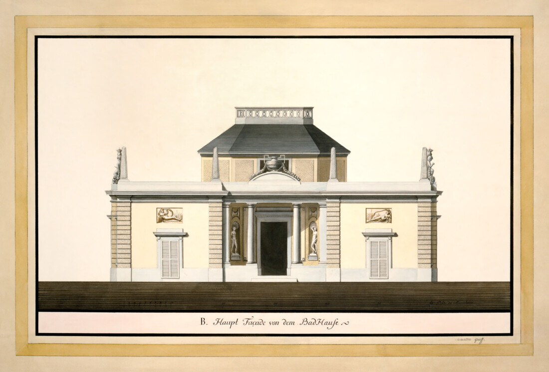 Schloss und Schlossgarten Schwetzingen - Badhaus - Aufriss, Südseite, Zeichnung von Anton Graff, 1799 - „B. Haupt Façade von dem Bad Hause", Feder in Schwarz, farbig laviert, 38,4 x 55,4 Zentimeter, bezeichnet unten rechts: Anton Graff, bezifferter Maßstab in „Pieds de Mannheim" (Bildnachweis: Graff, Anton: Schwetzingen, Badhaus, Ansicht, 1799, GK II (1) o. Nr. / Stiftung Preußische Schlösser und Gärten Berlin-Brandenburg / Fotograf: Daniel Lindner; mit freundlicher Genehmigung der Stiftung Preußische Schlösser und Gärten Berlin-Brandenburg / www.spsg.de)