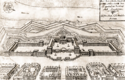 Schloss Mannheim - Vogelschau auf das Schloss Mannheim nach dem Planungszustand von 1726 mit Häusern der Oberstadt (Architekt/Zeichner: Jean Clemens Froimon (um 1686-1741); Datierung: 1726; Herkunft: Reiss-Engelhorn-Museen Mannheim; Bildnachweis: Wikimedia Commons, gemeinfrei)